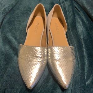 NWOT Silver Leather & Metallic Aerosoles Flats